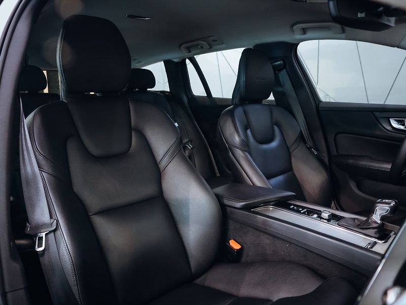 Volvo V60 D4 Inscription - fotka 19 z 27