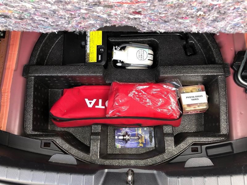 Toyota Yaris 1.33  VVT-i, Automat - fotka 27 z 28