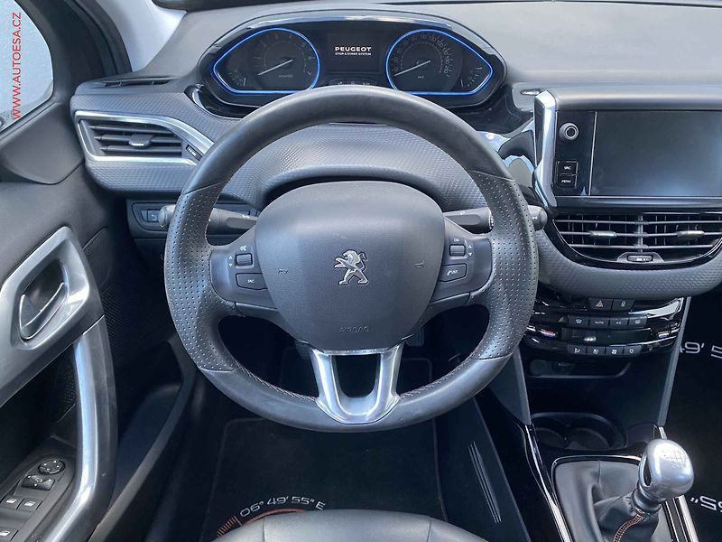 Peugeot 2008 (2015) 1.2PT, Crossway - fotka 11 z 17