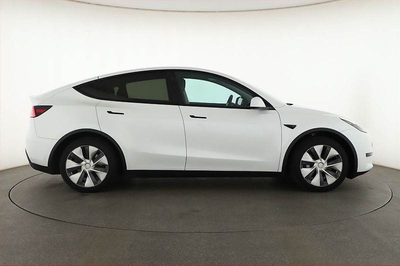 Tesla Model Y (2022) RWD LFP 60kWh, SoH 96% - fotka 6 z 21