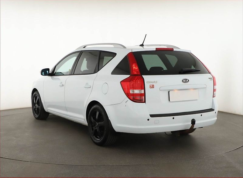 Kia Ceed (2011) 1.6 CRDi, Serv.kniha, po STK - fotka 4 z 16