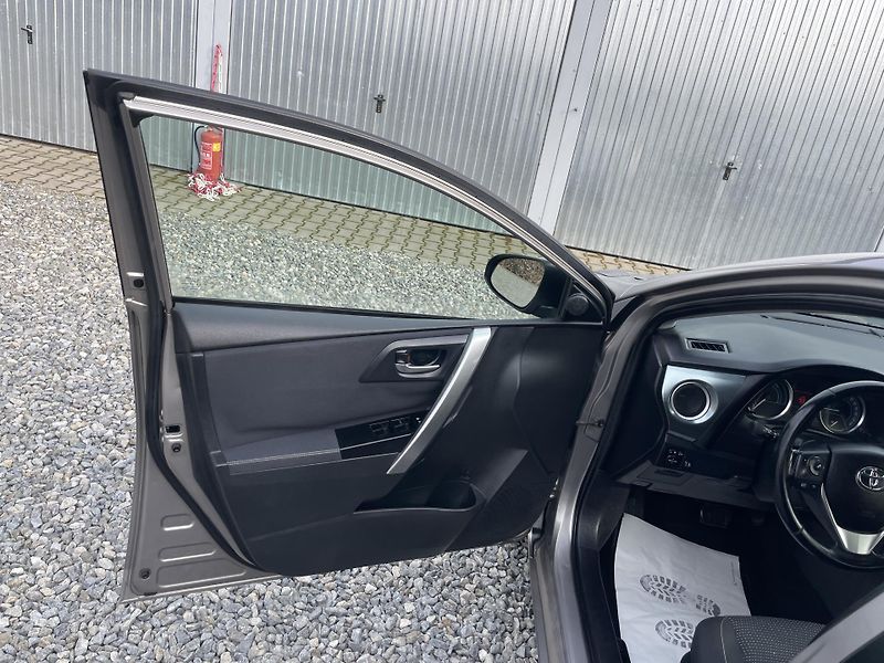 Toyota Auris 1.8i 16v HYBRID AUT NAVI CAM!! - fotka 77 z 166