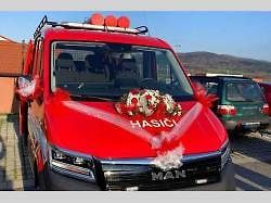 Svatba se konala 13.6.2020 a na auto nám posadili synovce Matyáše.