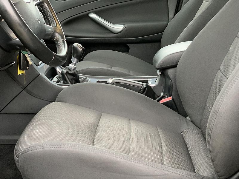 Ford Mondeo 2.0TDCi KLIMA ALU PŮVOD ČR - fotka 12 z 43