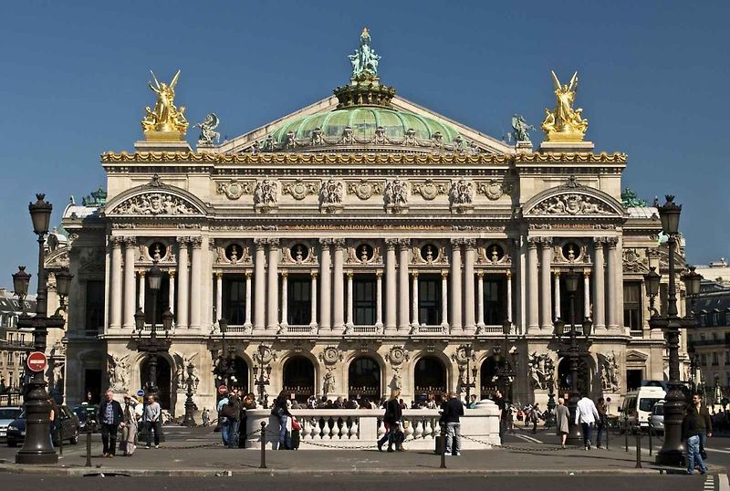 Úchvatné prostory pařížské operní budovy Palais de Garnier.