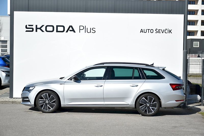 Škoda Superb (2023) Combi Sportline 1.5 TSI 110kW - fotka 3 z 35