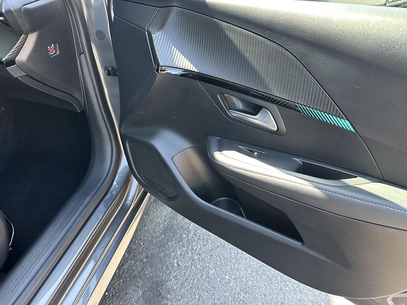 Peugeot 208 (2021) 1.2 PureTech ALLURE *AUTOMAT  - fotka 25 z 41
