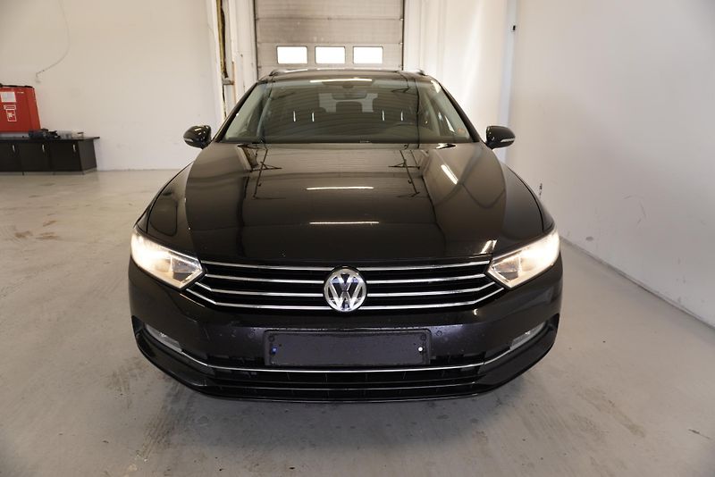 Volkswagen Passat 2.0TDi HIGHLINE DSG - fotka 2 z 42