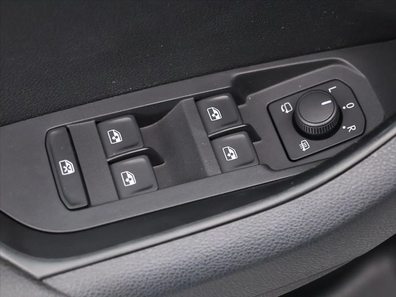 Škoda Karoq 2,0 TDI DSG 4x4 Sportline DPH - fotka 14 z 32