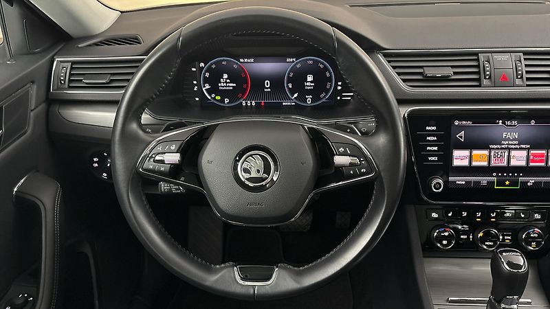 Škoda Superb 2.0 TDI DSG Style Combi - fotka 9 z 26