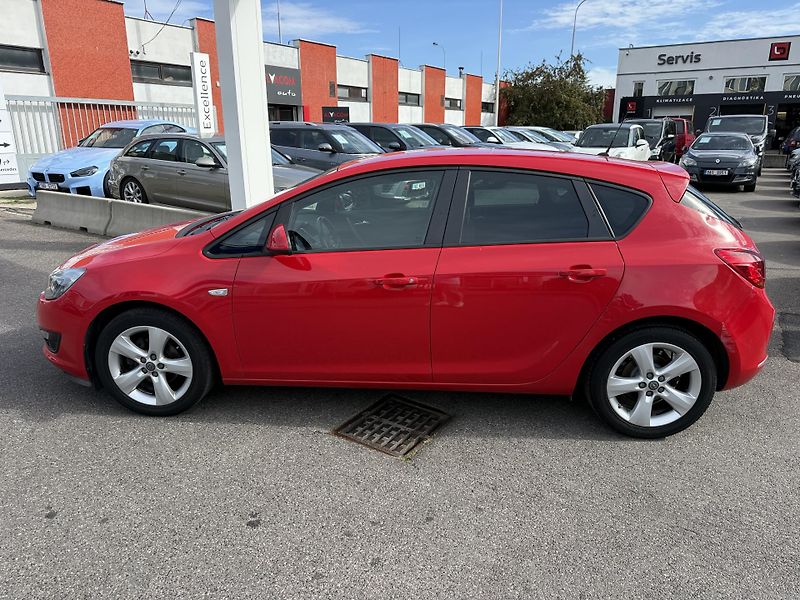 Opel Astra 1.4 88kw - fotka 9 z 42