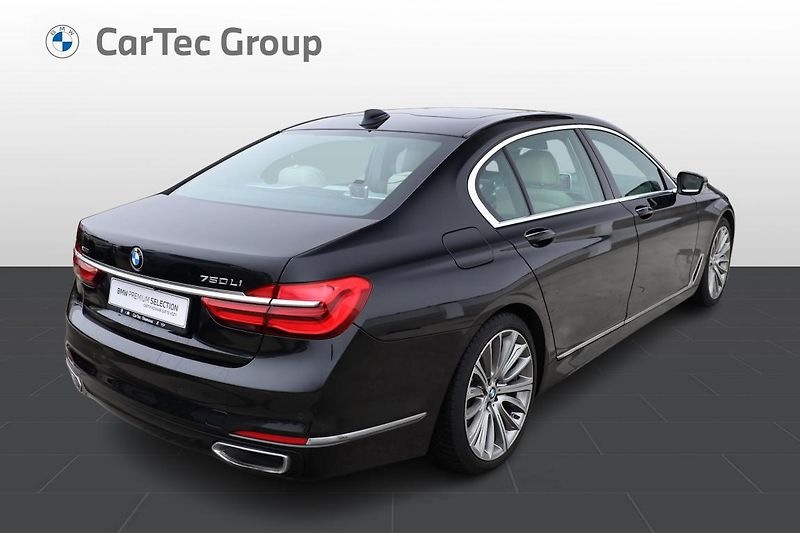 BMW Řada 7 750Li xDrive - fotka 5 z 17