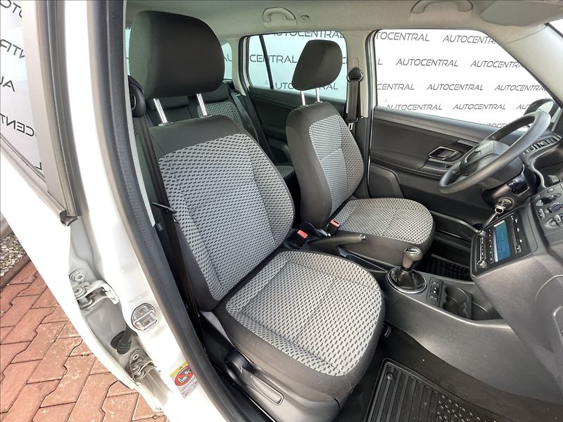 Škoda Fabia 1,2 tsi 63kW Family servisován - fotka 18 z 21