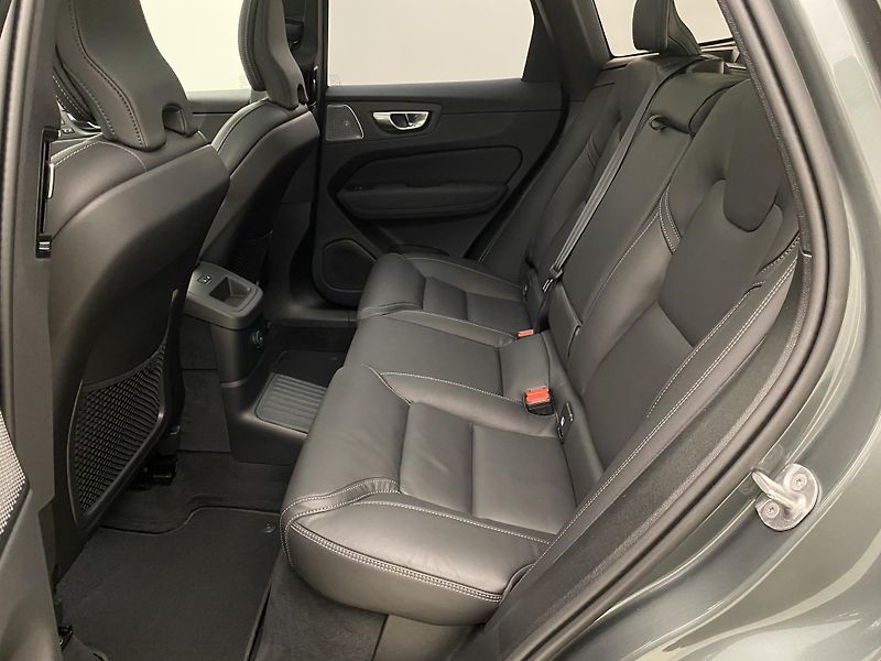 Volvo XC60 T8 AWD RECHARGE DARK ULTRA CZ - fotka 5 z 59