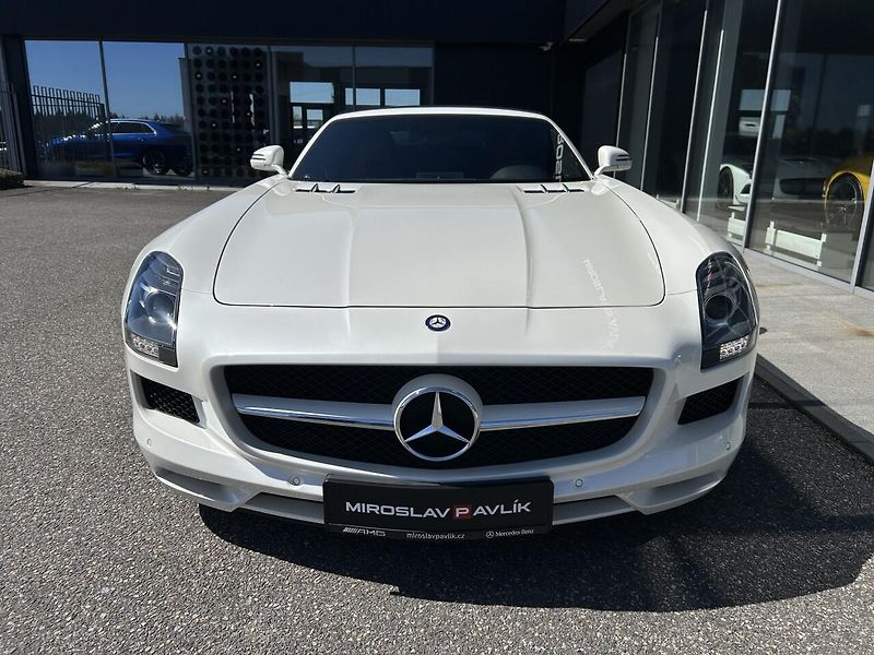 Mercedes-Benz SLS AMG 6.3 V8 Roadster - fotka 2 z 35