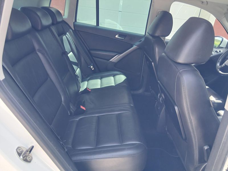 Volkswagen Tiguan 2.0 TSi 4x4 - fotka 13 z 36