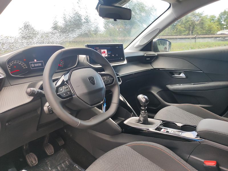 Peugeot 208 (2026) BUSINESS Turbo 100 MAN6 - fotka 11 z 21