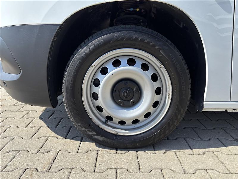Opel Combo 1,5 CDTI 96kW L2 - fotka 9 z 37
