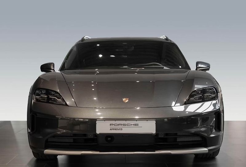 Porsche Taycan 4 Cross Turismo InnoDrive 360 - fotka 2 z 24