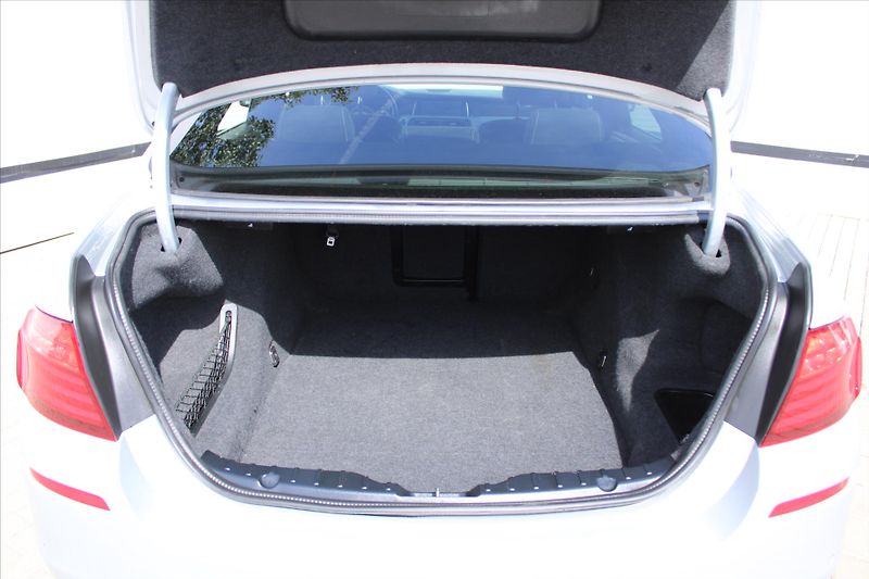 BMW Řada 5 530d xDrive 190kW M PAKET ČR - fotka 13 z 32