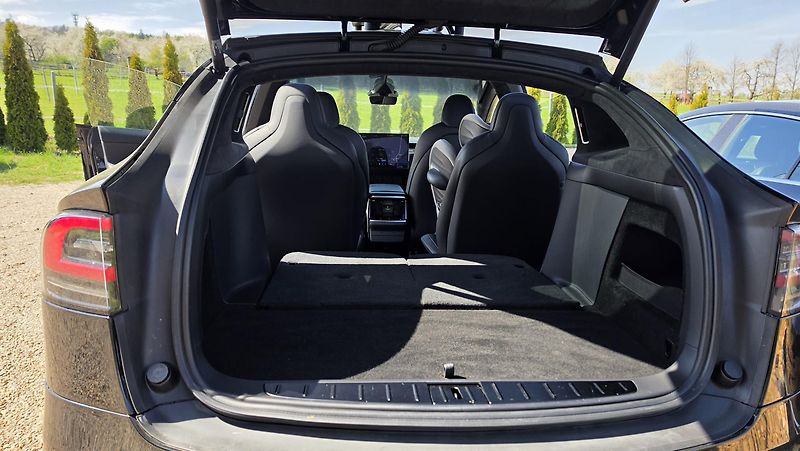Tesla Model X (2023) Plaid - Tažné 2 250 kg - fotka 7 z 11