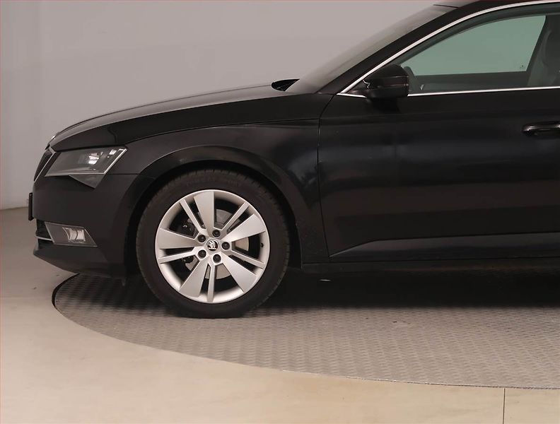 Škoda Superb (2017) Style 2.0 TDI 4x4, 4X4 - fotka 15 z 18