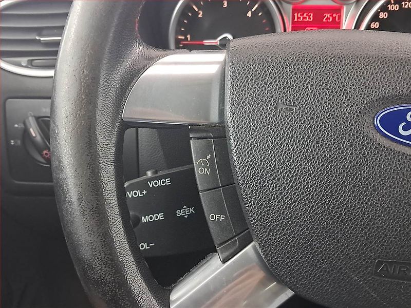 Ford Focus (2008) 1.8 TDCi, nová STK, rezervace - fotka 16 z 18