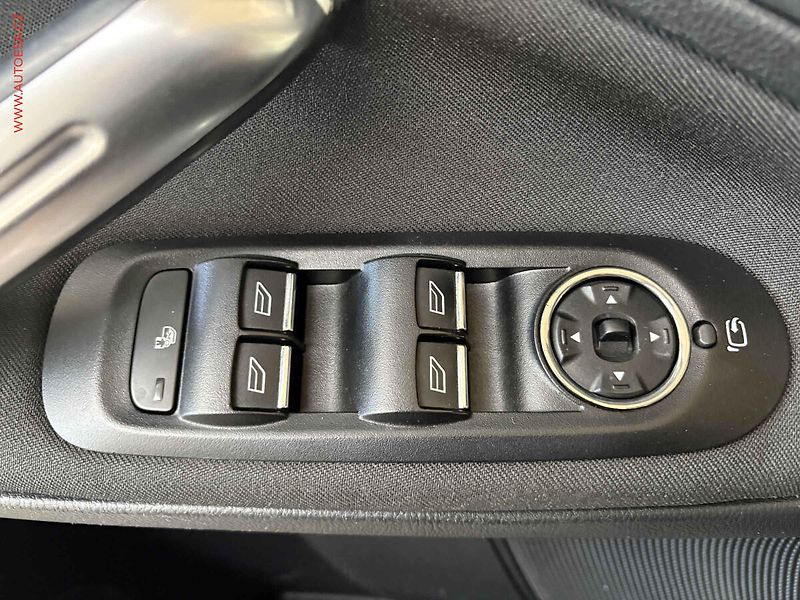 Ford S-MAX (2011) 2.0 TDCi, +kola - fotka 12 z 14