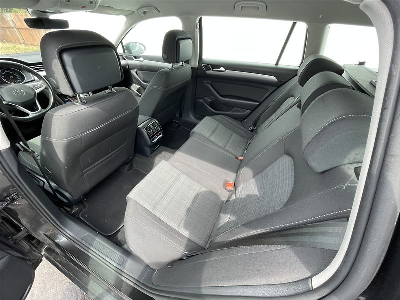 Volkswagen Passat Variant 2,0 TDI DSG Business TAŽNÉ+ACC - fotka 16 z 22