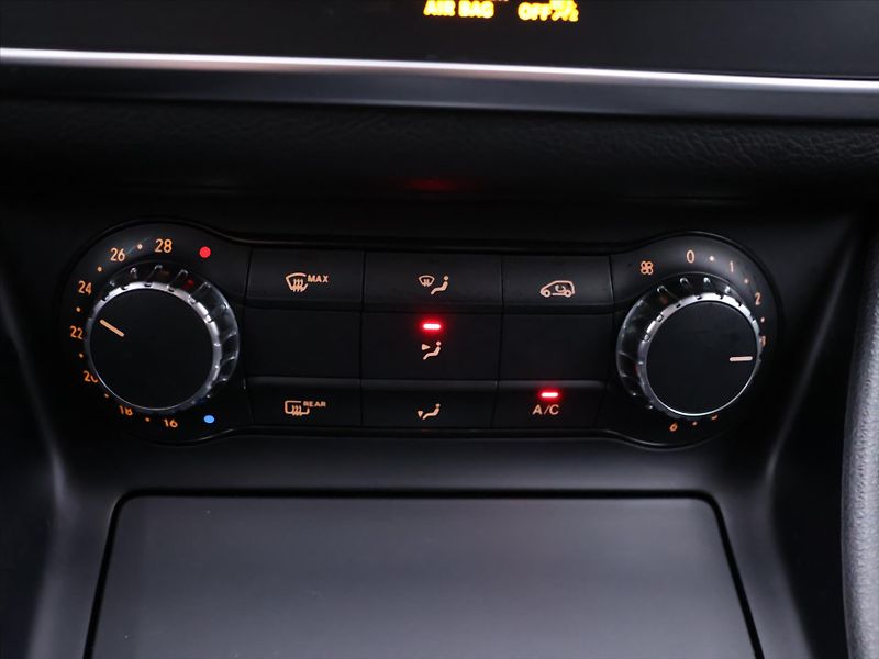Mercedes-Benz CLA 2,0 250 155kW 4Matic Xenon - fotka 29 z 39