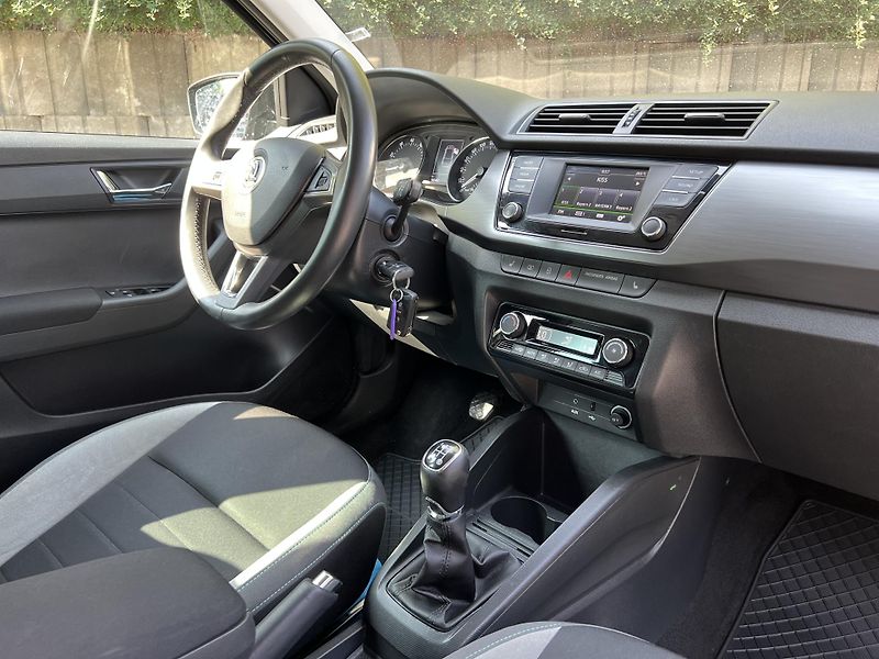 Škoda Fabia 1.0 MPi VÝBAVA JOY - fotka 7 z 16