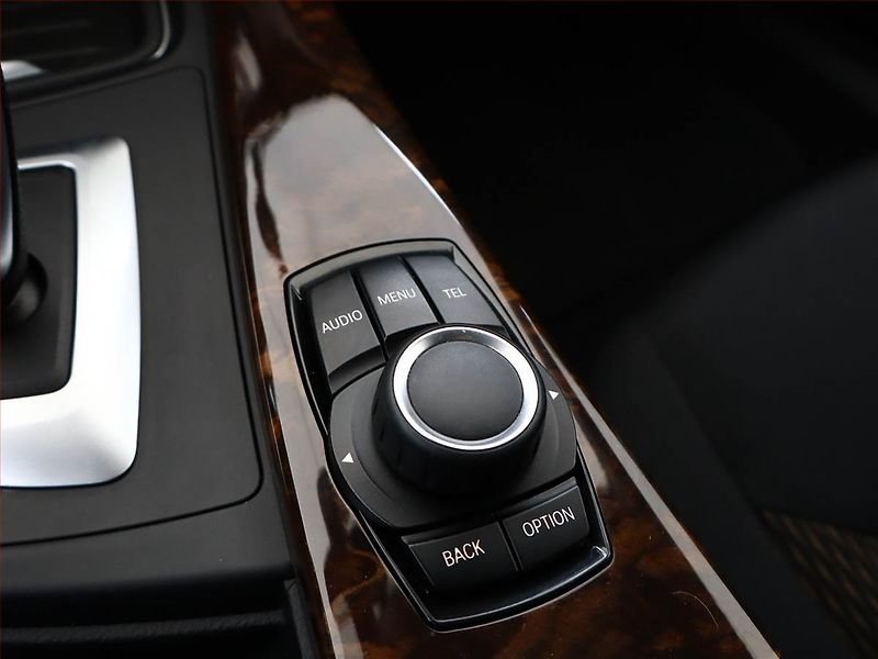 BMW Řada 3 (2014) Luxury Line 320 d xDrive, 4X4 - fotka 14 z 16