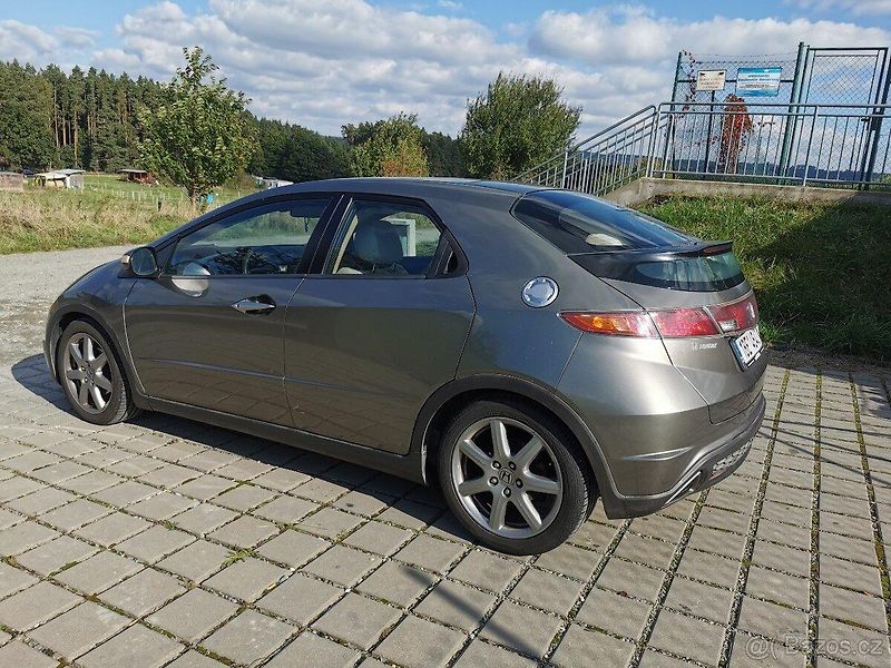 Honda Civic (2006) Nejvyšší výbava Executive  - fotka 4 z 17