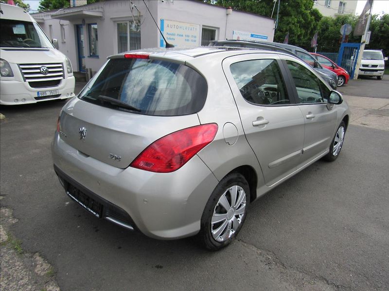 Peugeot 308 1,6 THP 110kW - fotka 6 z 28