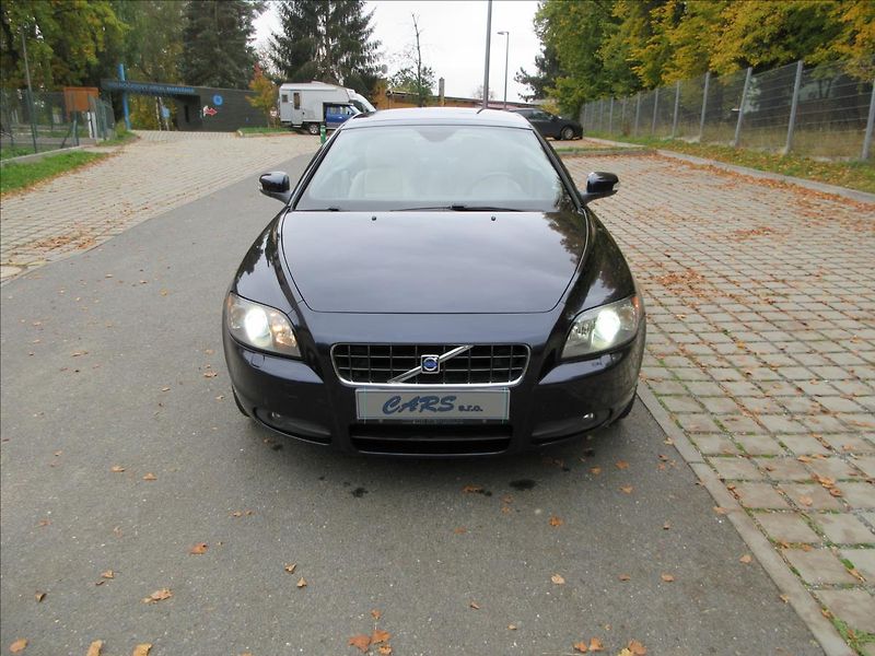 Volvo C70 2,0 D, Navi, Kůže, Xenon - fotka 3 z 28