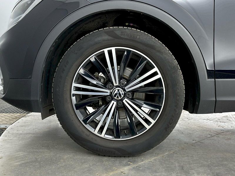 Volkswagen Tiguan (2022) 1.5 TSI 96kW, Tažné, Nezávislé - fotka 29 z 30