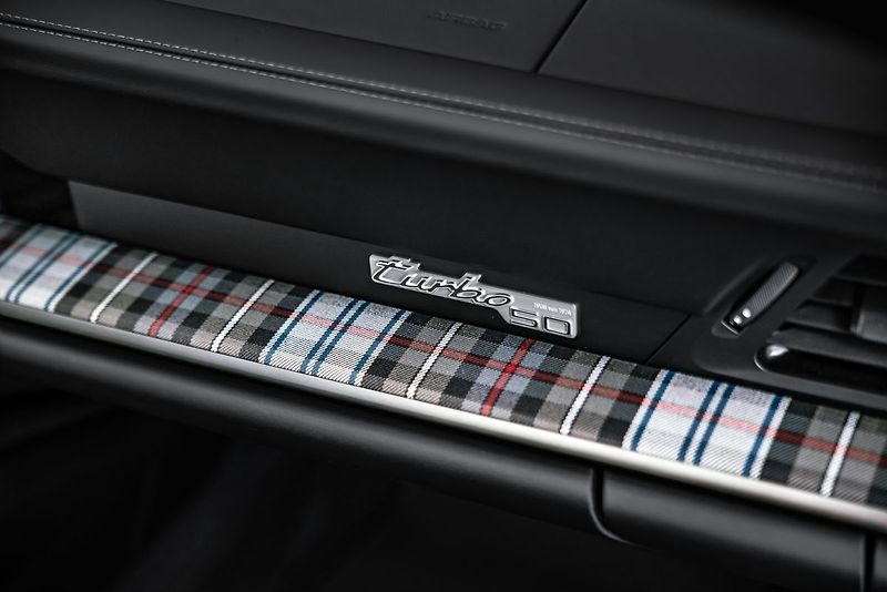 Porsche 911 TURBO 50 YEARS Keramiky Pano - fotka 23 z 30