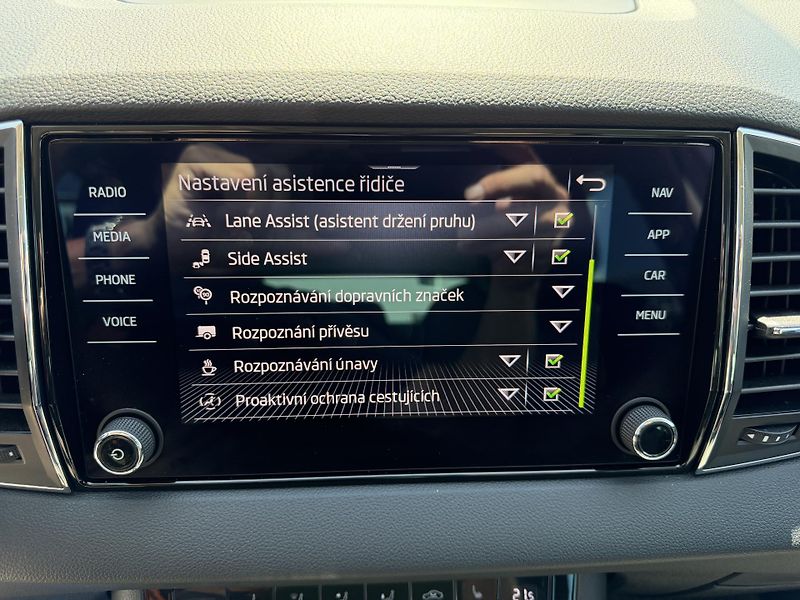 Škoda Karoq 1,5 TSi/110kW DSG - STYLE,TZ,. - fotka 31 z 88
