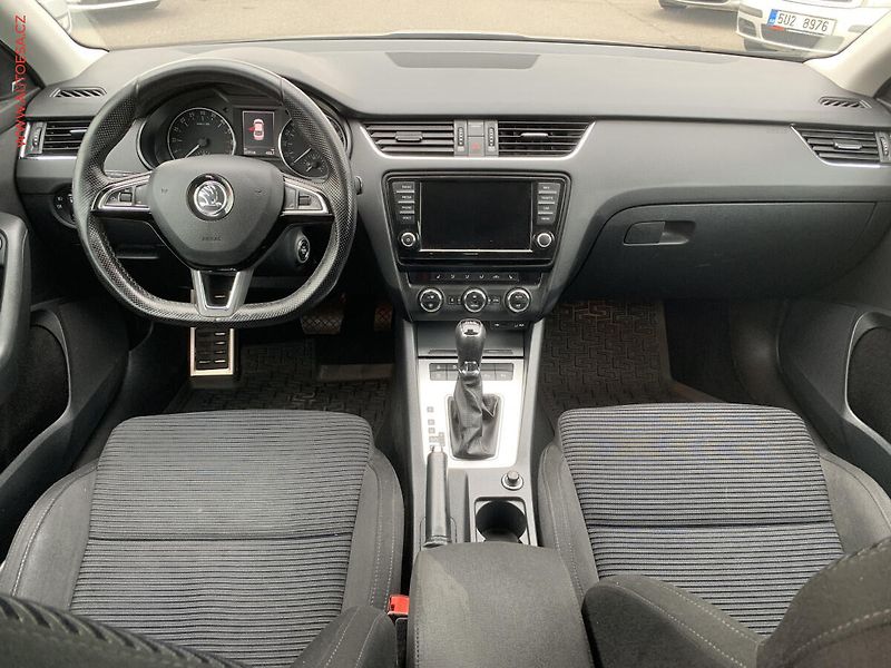Škoda Octavia (2015) 1.6 TDi, ČR, DSG, panor - fotka 8 z 21