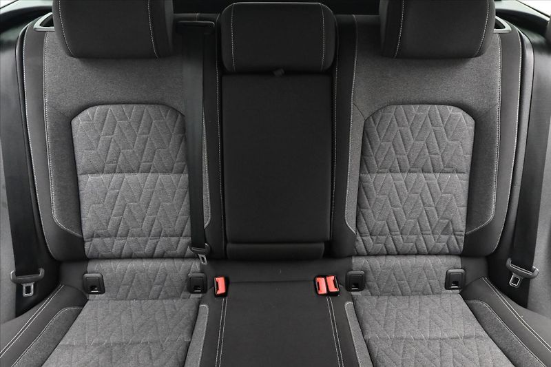Volkswagen Passat 2,0 TDI 110kW DSG Business Zár - fotka 29 z 33