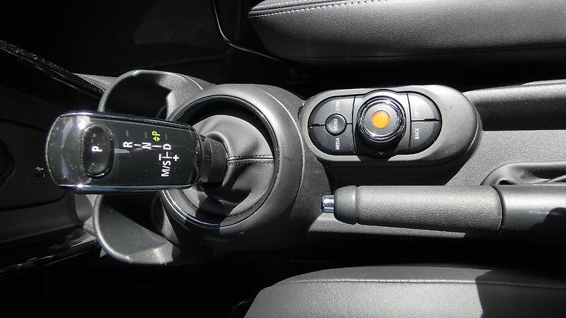 Mini Cooper 1.5T  5dv - fotka 17 z 22
