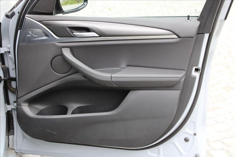 BMW X3 20d xDrive/M-Paket/Tažné - fotka 25 z 39