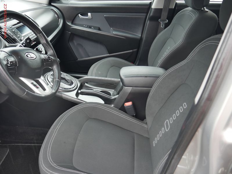 Kia Sportage (2012) 2.0 CRDi 4x4, ČR, AT, park - fotka 9 z 21