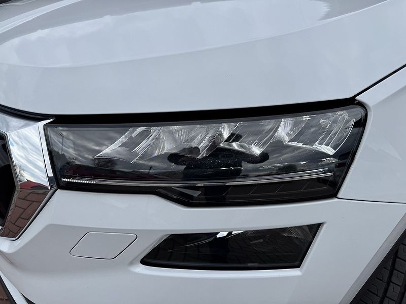 Škoda Karoq (2023) 1.5TSi LED Navi Kamera Virtual - fotka 33 z 48
