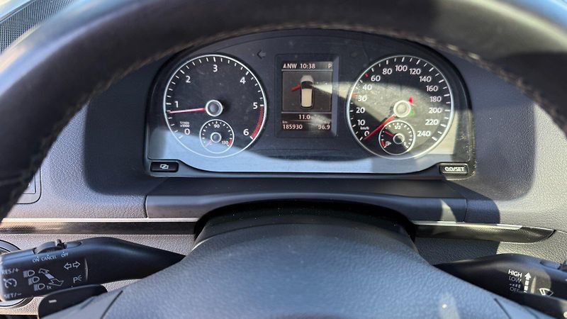 Volkswagen Touran (2011) 1.6TDi 77kW REZERVOVANO - fotka 12 z 23