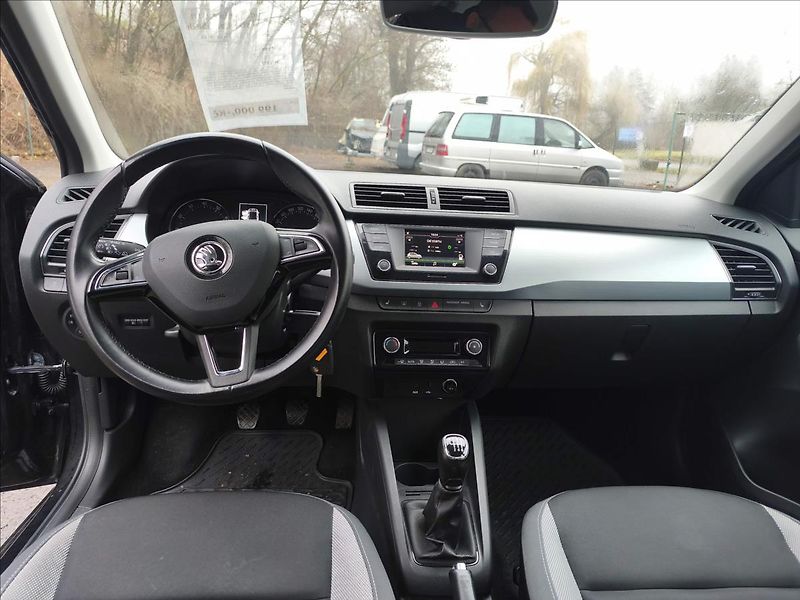 Škoda Fabia 1,0 Perfektní stav  Style - fotka 6 z 7
