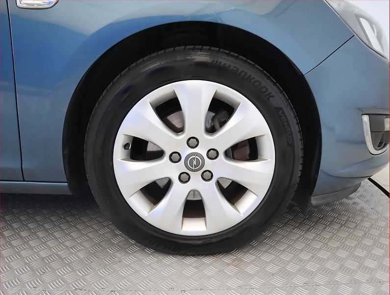 Opel Astra (2013) 1.7 CDTI, Serv.kniha, Xenony - fotka 15 z 15