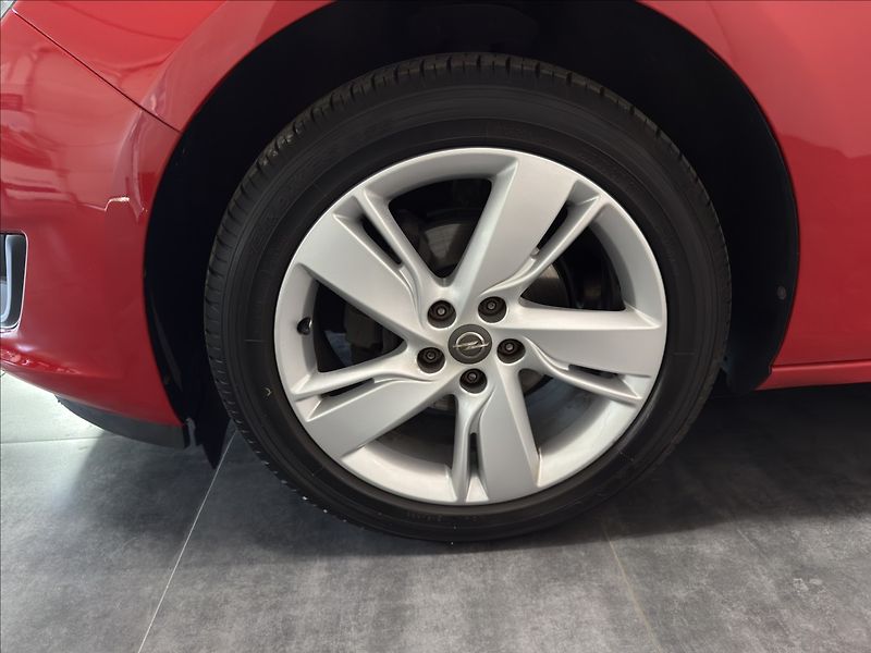 Opel Astra 1,4   T SPORT ENERGY BI-XENON - fotka 29 z 38