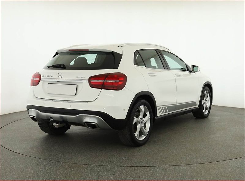 Mercedes-Benz GLA (2019) 200 d 4MATIC, 4X4 - fotka 5 z 19