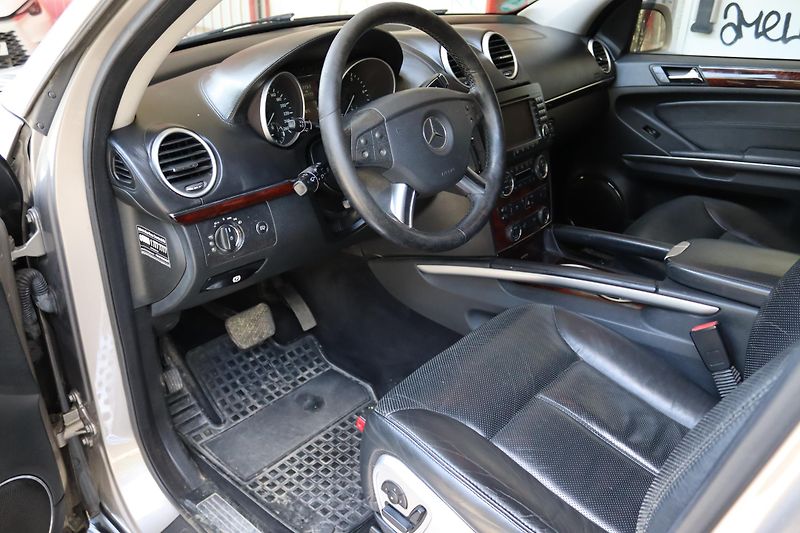 Mercedes-Benz GL 420CDI 4MATIC 225kW - fotka 21 z 48